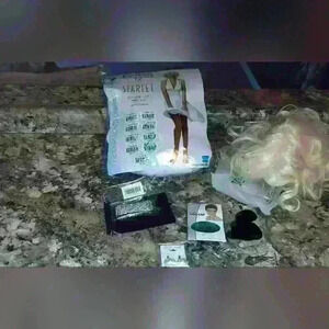 Marilyn Monroe  Deluxe Adult Halloween Costume Dress Bracelets Wig